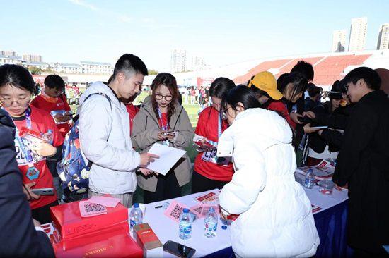 点击图片翻到下一页>> 2023“礼赞65华诞 携手奋进江南”校园马拉松圆满举办